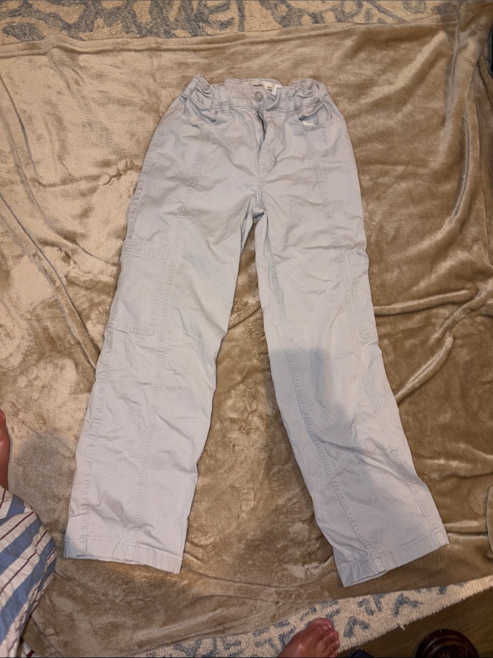 abercrombie kids light gray cargo pants